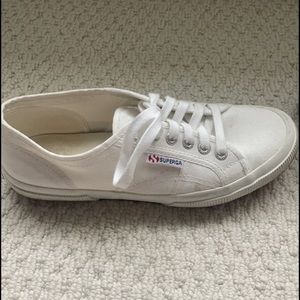 Superga 2750 Cotu Classic White. Size 8
